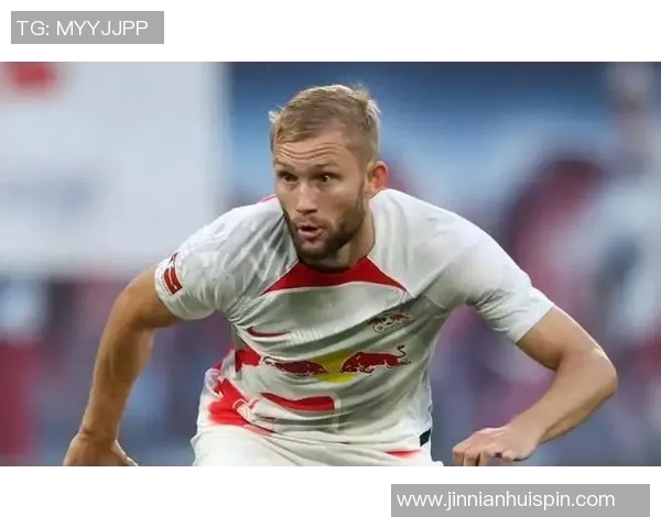 拜仁发布客战门兴海报乌尔比希与莱默尔共同亮相展现团队精神