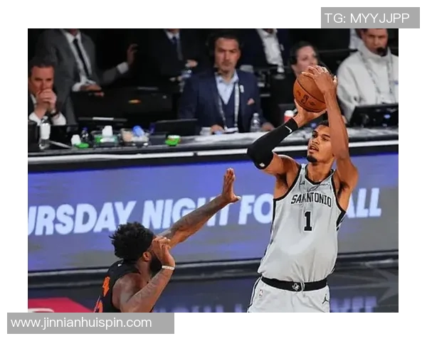 米奇分析文班下半场防守表现显著提升覆盖范围决定比赛走势